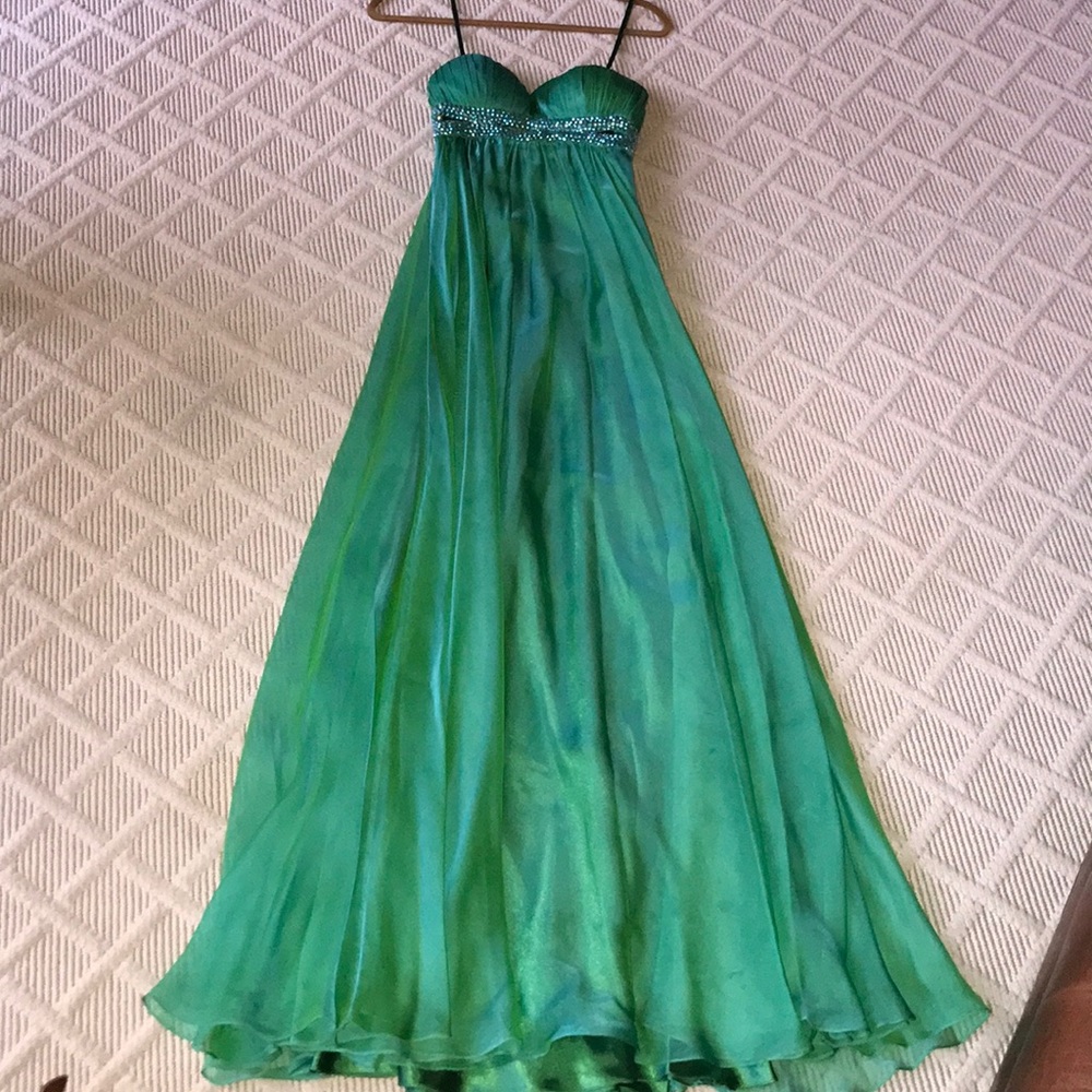 Strapless prom/formal dress
